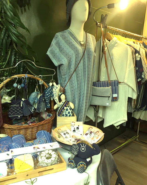 ร้านเสื้อ ผ้าเมือง
